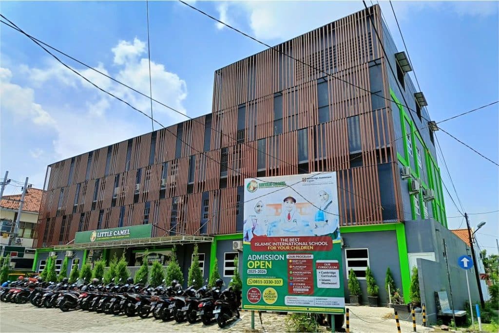 Little Camel Campus Tour 10